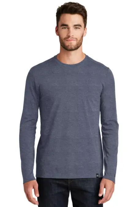 New Era ® Heritage Blend Long Sleeve Crew Tee. NEA102